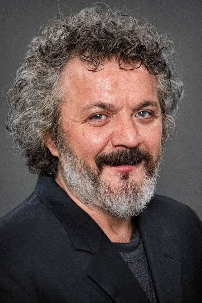 et billede af Müfit Can Saçıntı