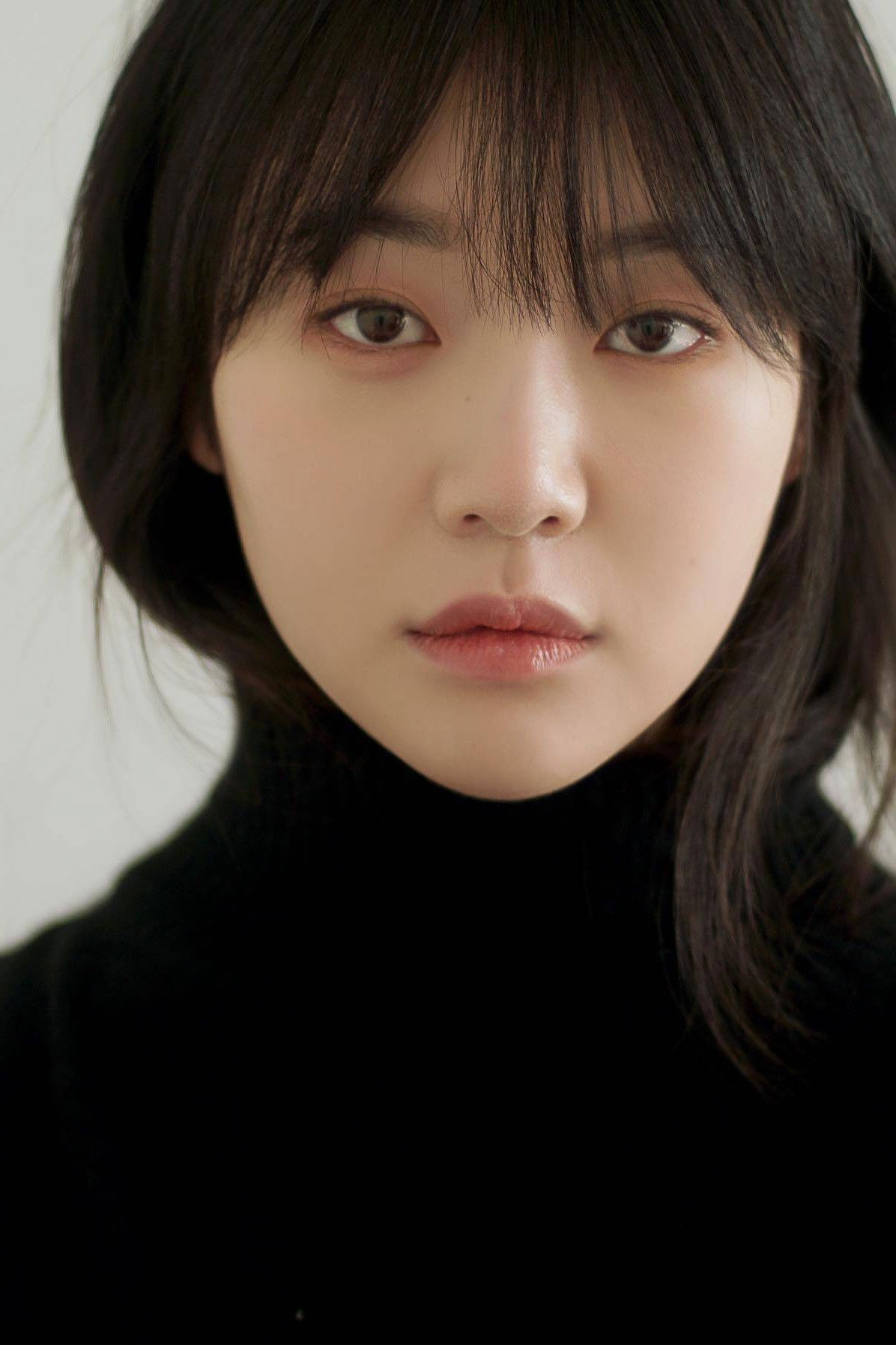 et billede af Shin Ji-woo