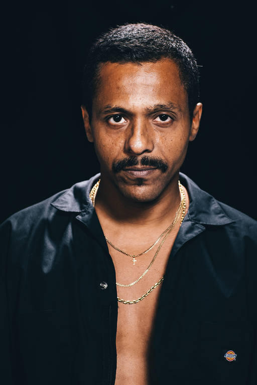 Black Alien's picture in the cast