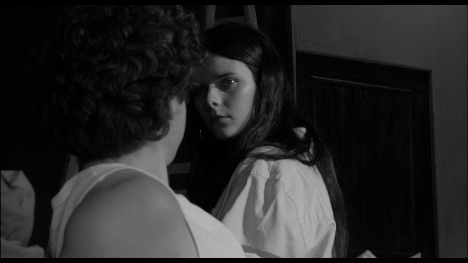 A Cat Under the Rain backdrop image