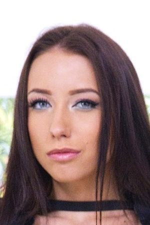 et billede af Lola Bulgari