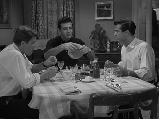 Prisoners' Wives S07E05 backdrop