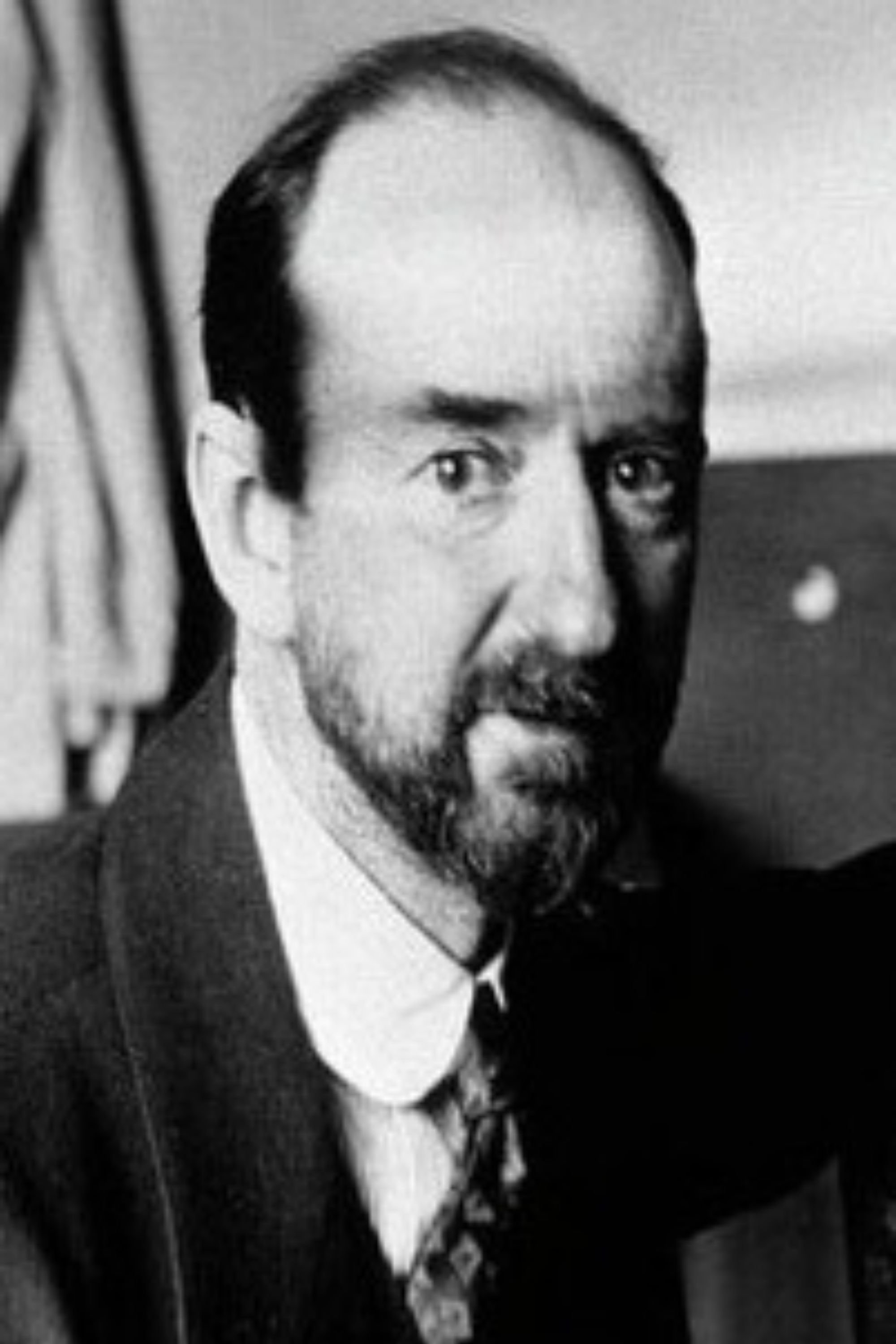 et billede af Lucien Georges Bull