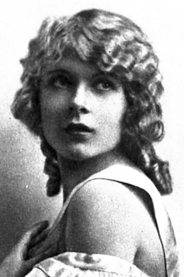 et billede af Mary Beth Milford