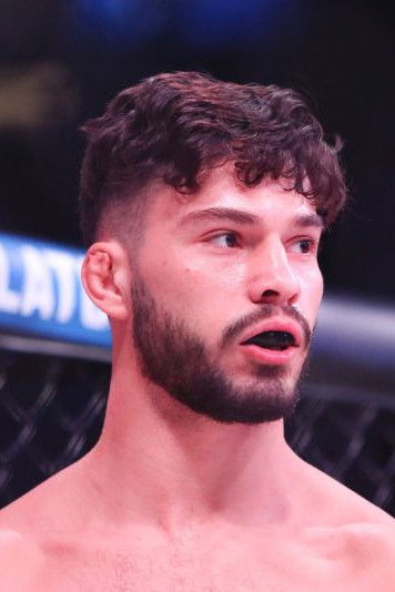 et billede af Dennis Buzukja