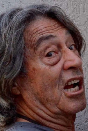 et billede af Hugo Rodas