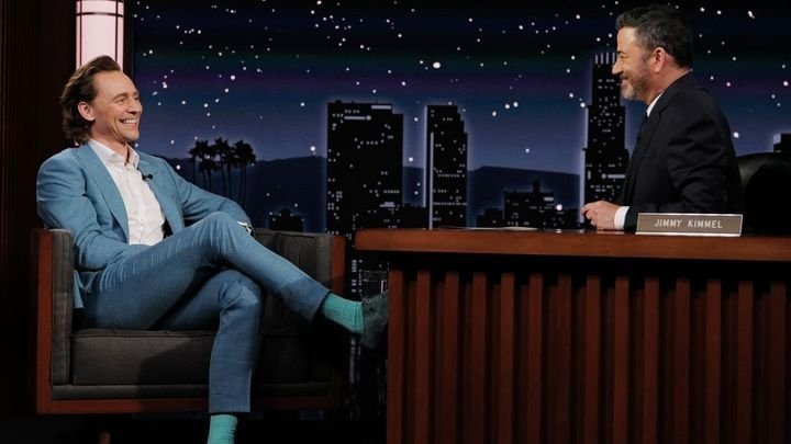 Jimmy Kimmel Live! - Season 20 Episode 114 : Tom Hiddleston, D'Arcy Carden, Supergrass