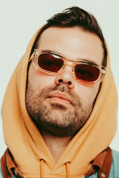 et billede af Jon Simmons