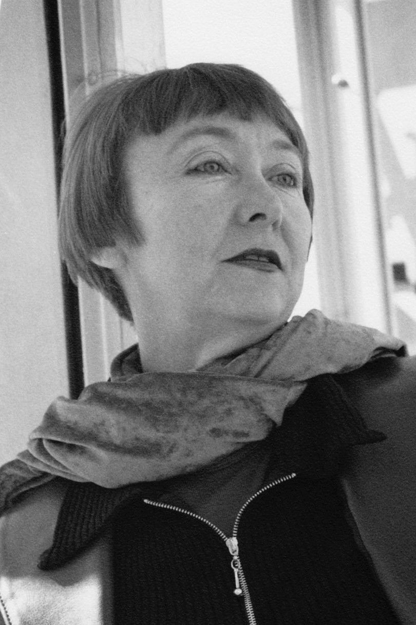 et billede af Constance DeJong