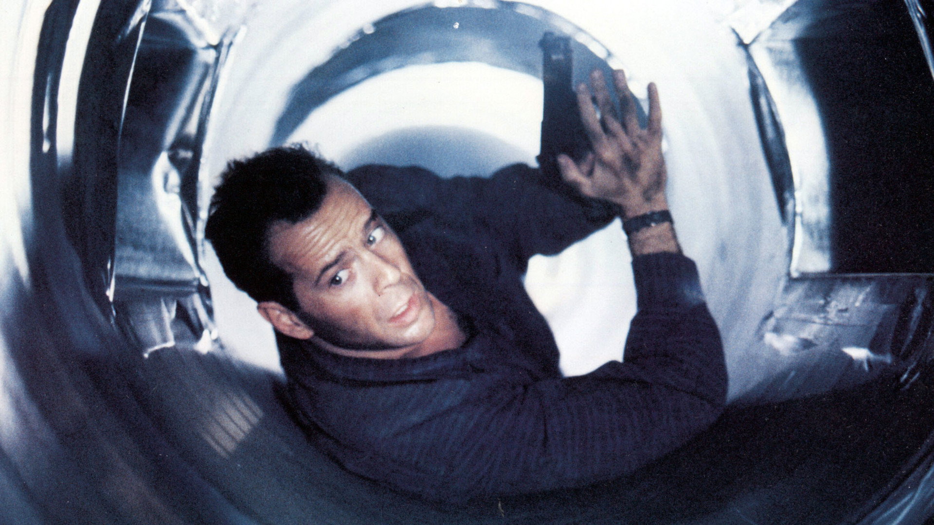 Die Hard 2 (1990) — still 2