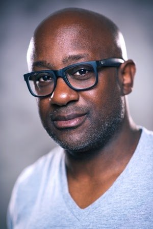 et billede af Kunle Barker