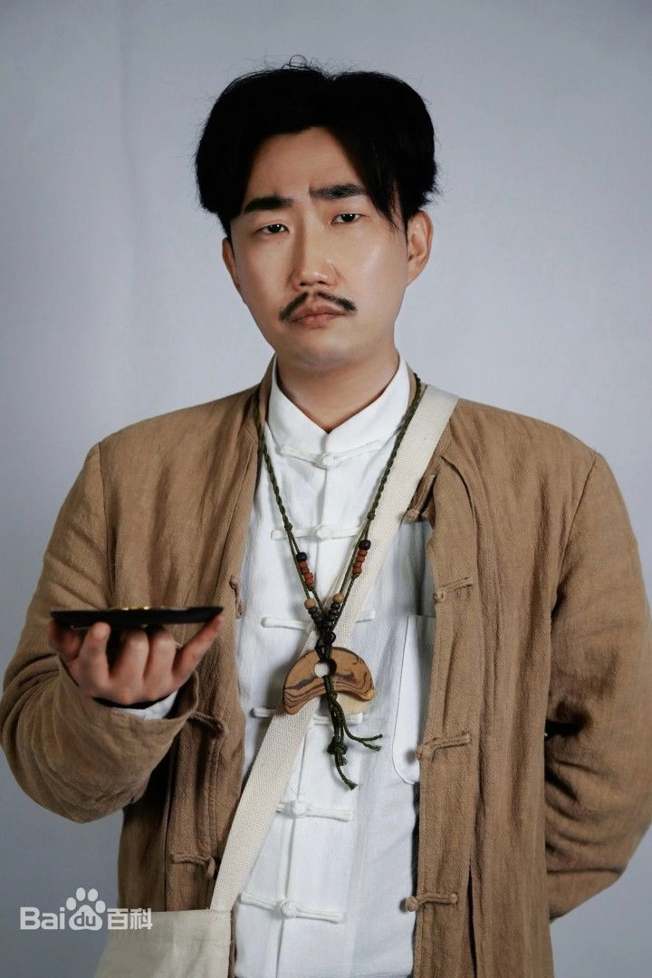 et billede af Luo Jing