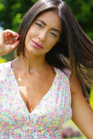 et billede af Jennifer Azar