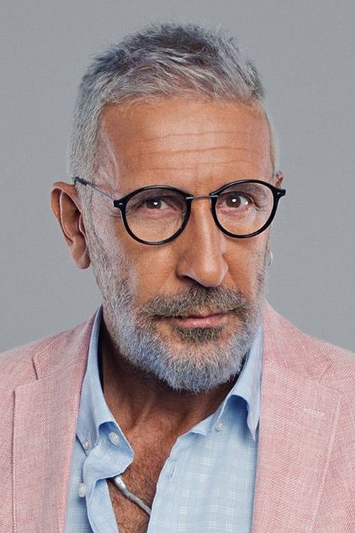 et billede af Cem Özer