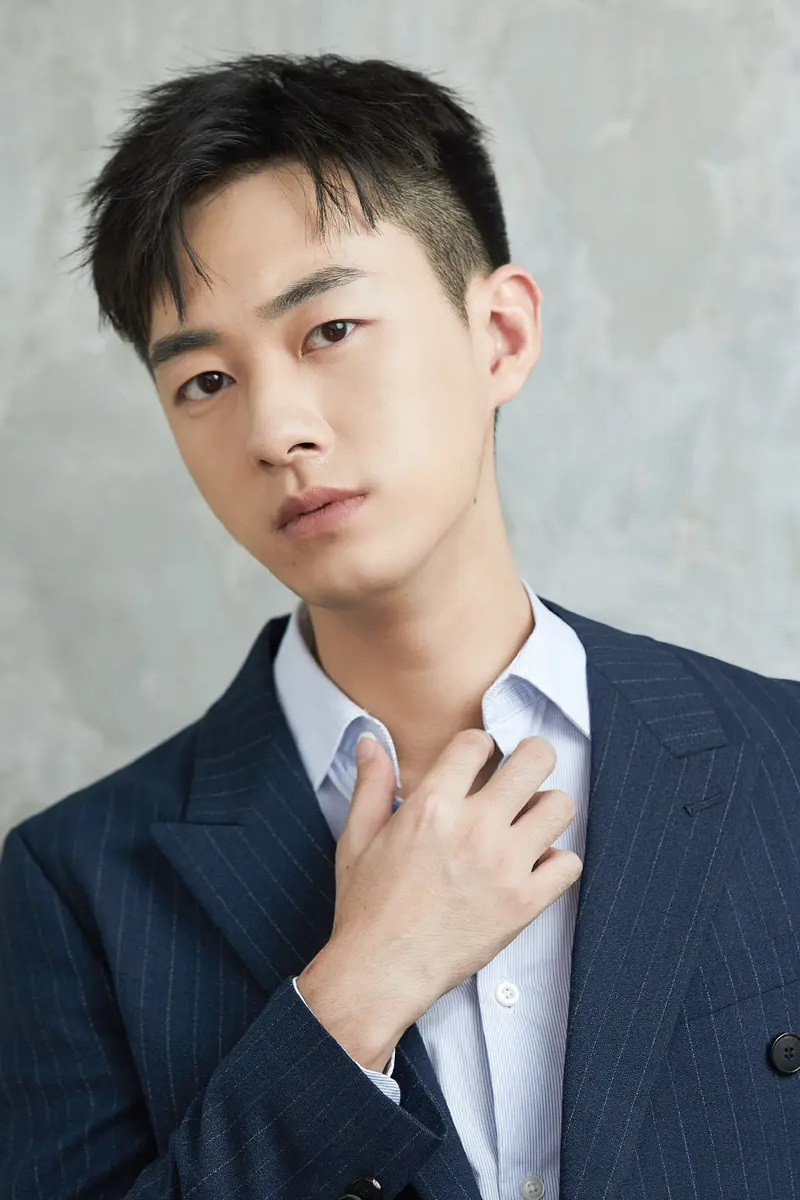 et billede af Lin Junyi