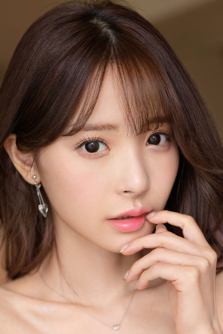 et billede af Kana Momonogi