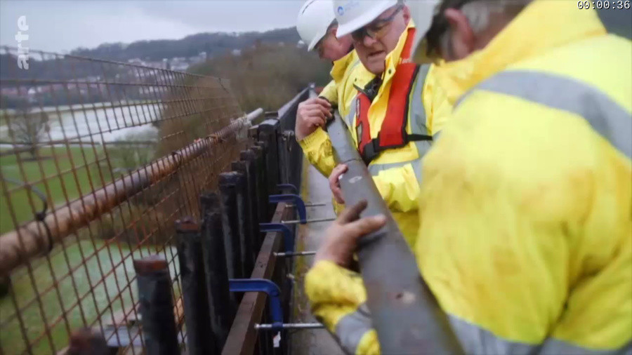 The World of Bridges S01E04 backdrop