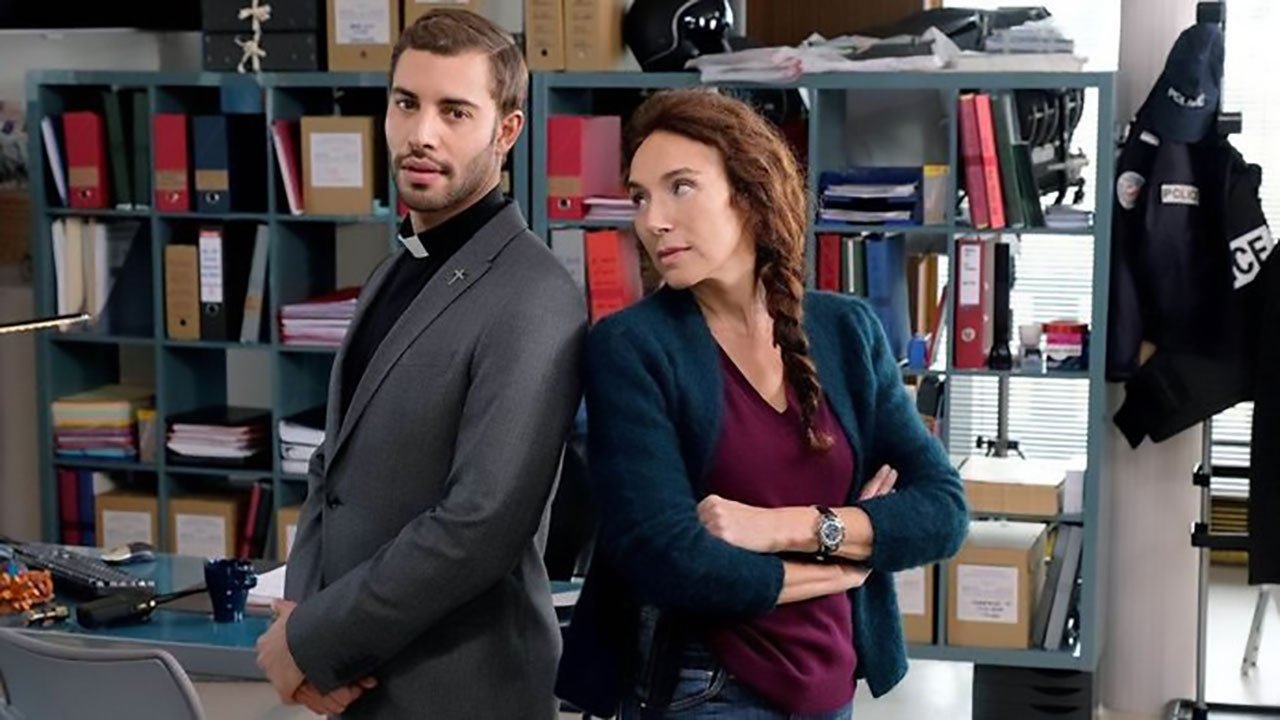 Murder in Tours (2018)