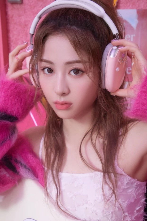 et billede af Huh Yunjin