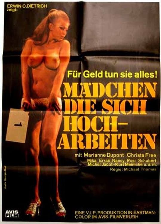 Mädchen, die sich hocharbeiten Mädchen, die sich hocharbeiten