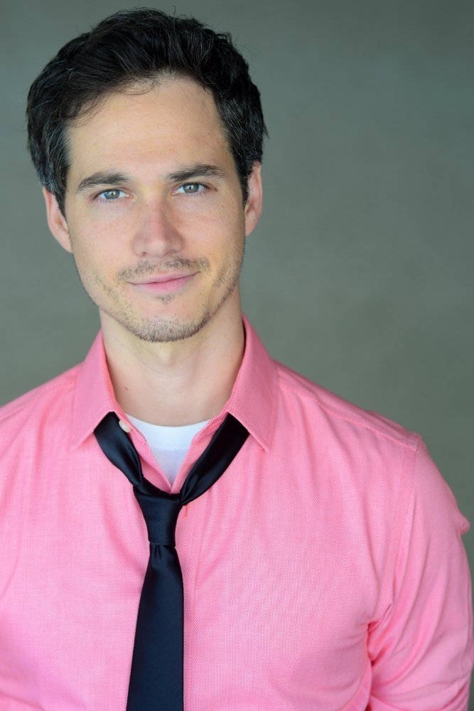 et billede af J. Skylar Testa