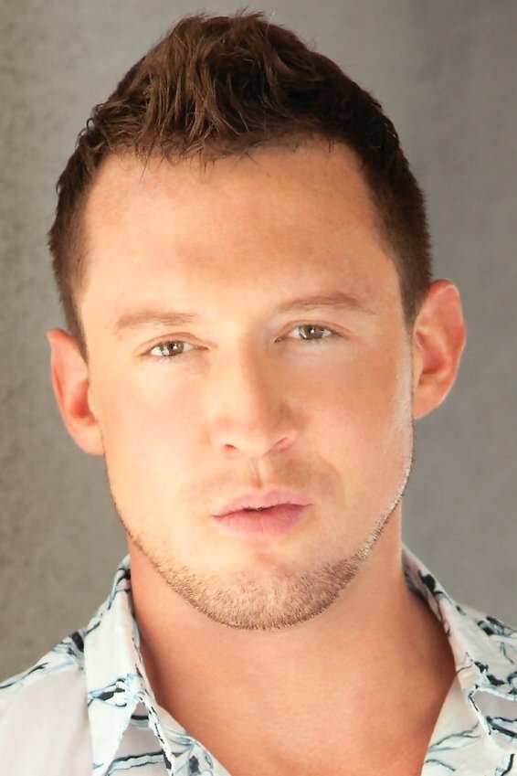 et billede af Pierce Paris