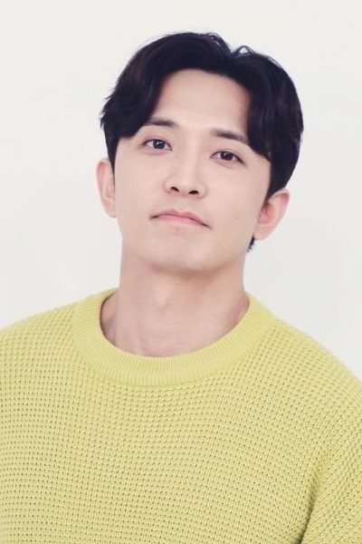 et billede af Yoon Na-moo