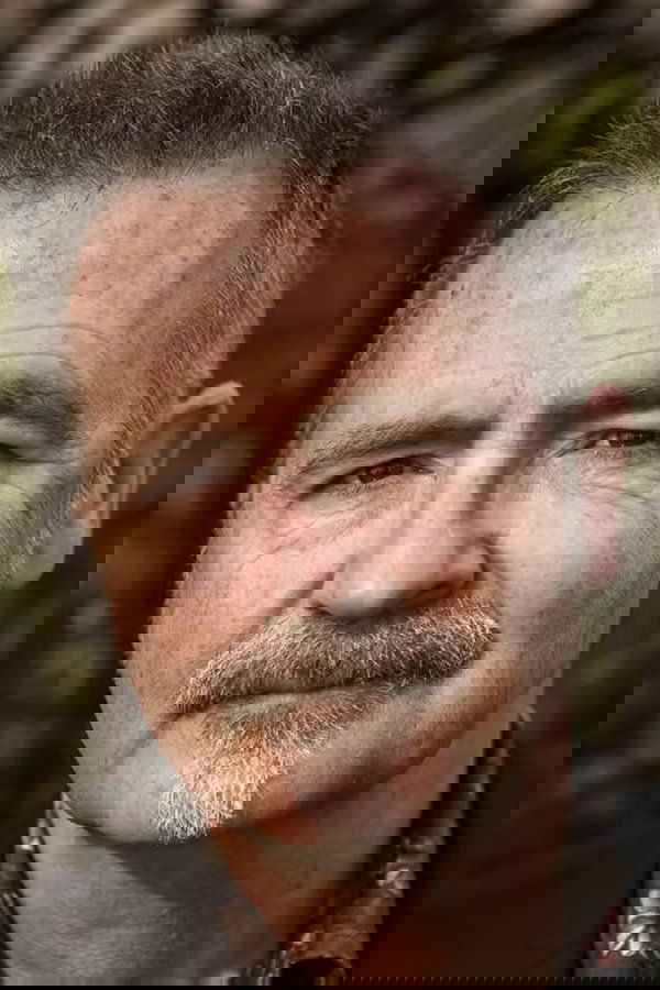 et billede af Adrian Hughes