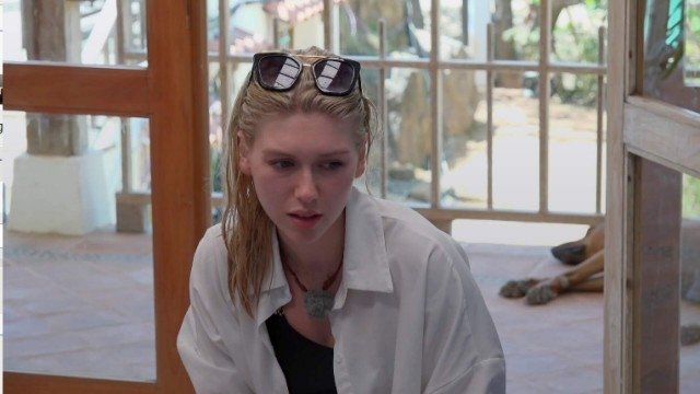 Hotel Paradise 6x8