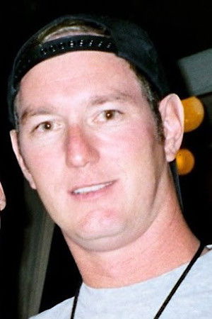 et billede af Drew Warner