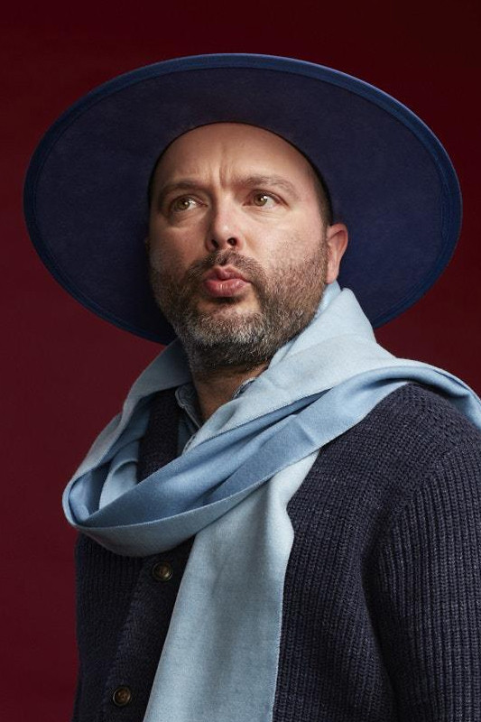 et billede af Lou Lee