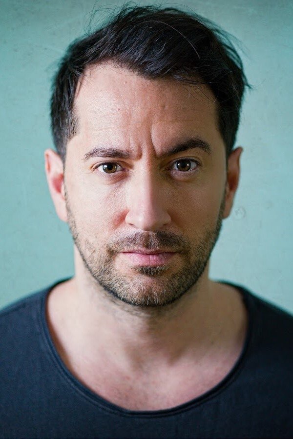 et billede af Keyvan Khojandi