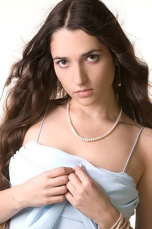 et billede af Elena Khanpira