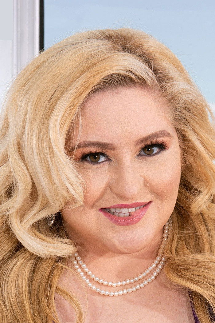 et billede af Mae Montgomery