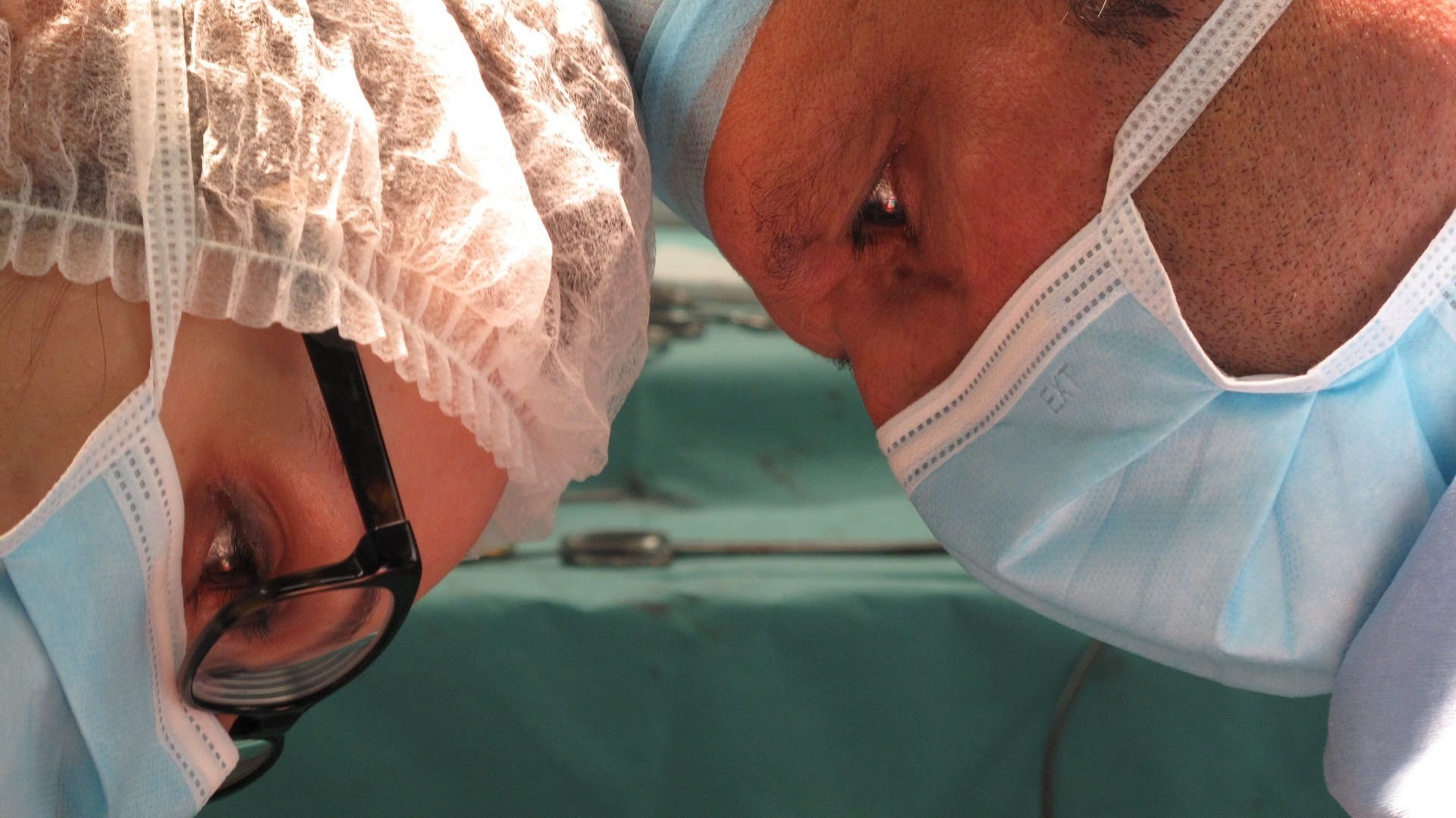 Burning Out, dans le ventre de l'hôpital (2016)