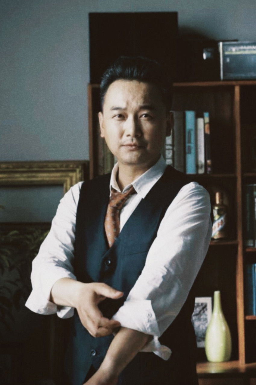 Profile Wang Dingyu with character Xie Erbi