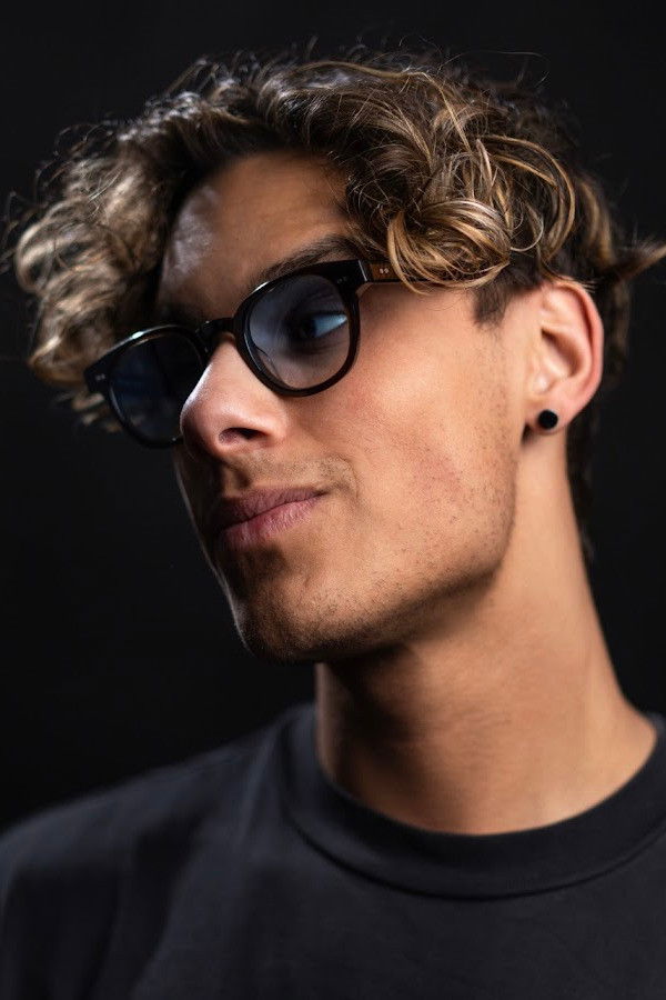 et billede af Sebastian Tardos