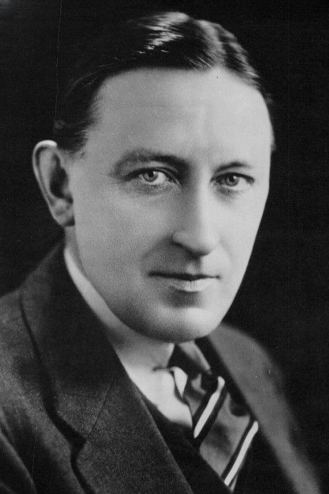 et billede af Russell Thorndike