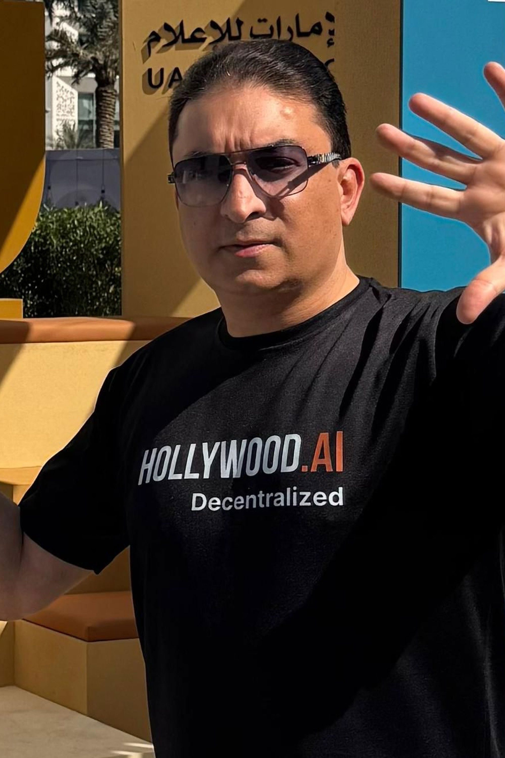 et billede af Sheeraz Hasan