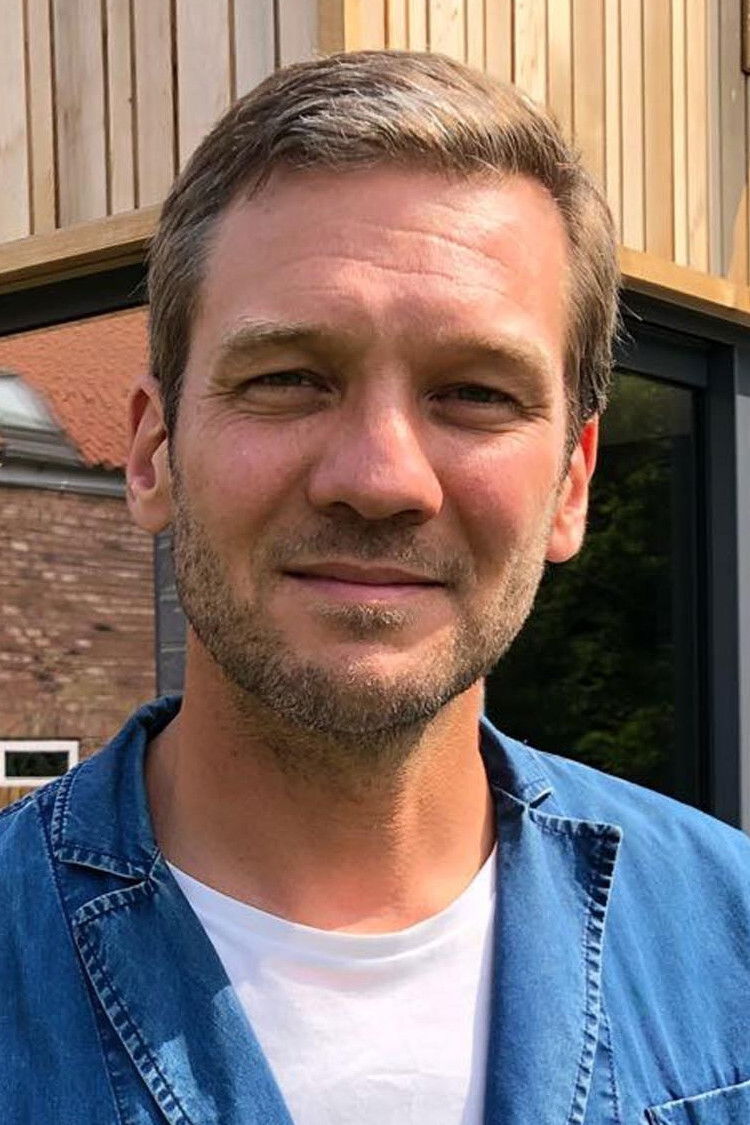 et billede af Charlie Luxton