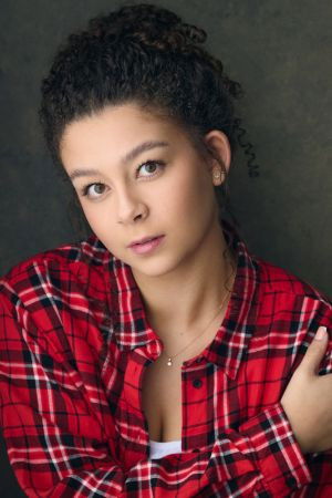 et billede af Tia Larsen