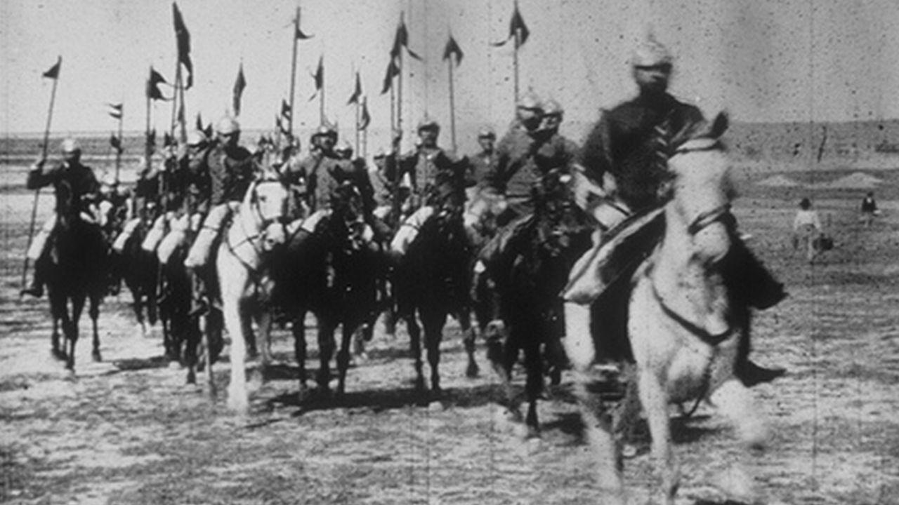 Imagem do Filme Lanciers de la reine : défilé