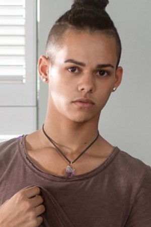 et billede af Adrian Kelley