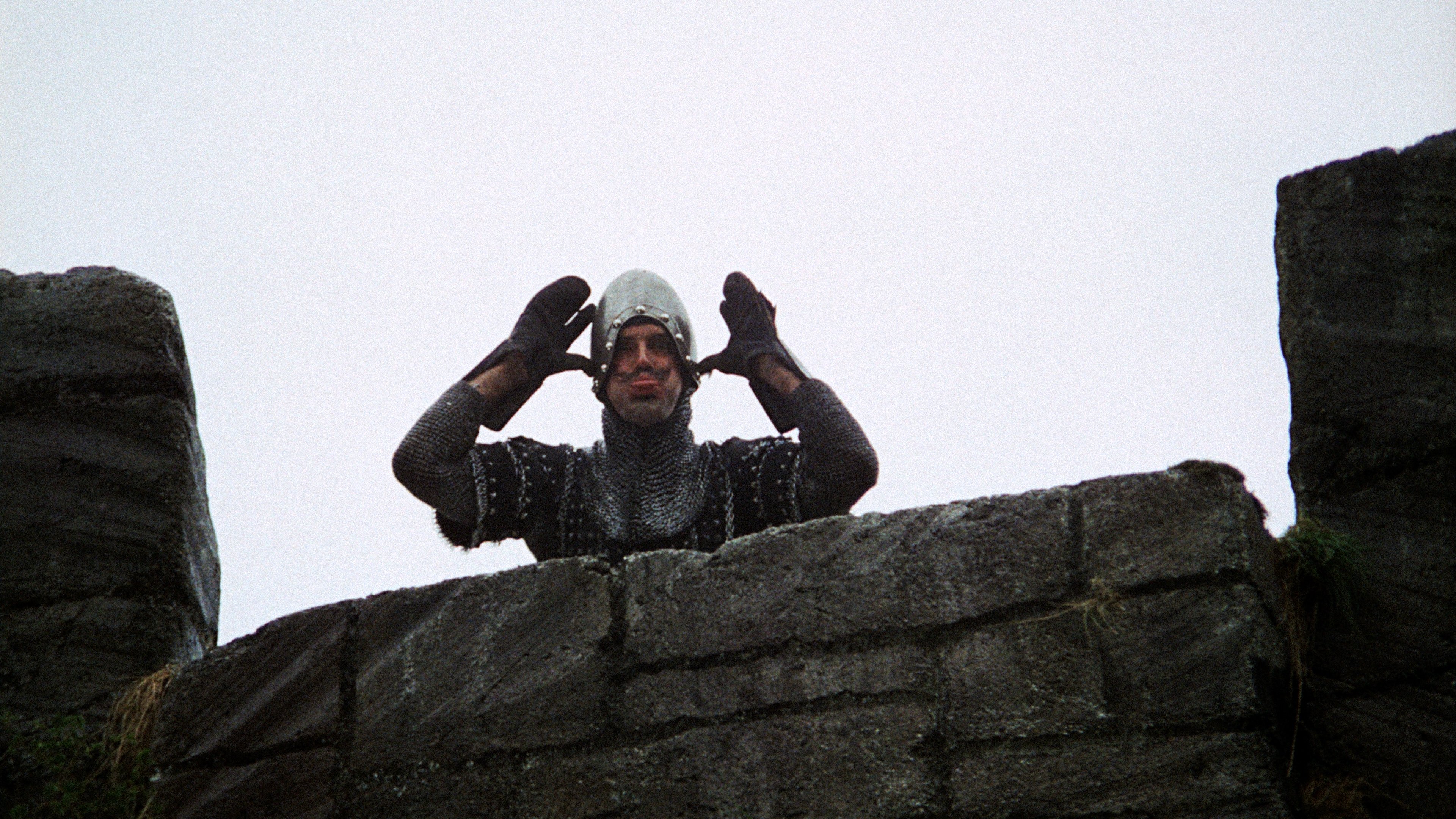 Монти Пайтон и священный Грааль (1975)