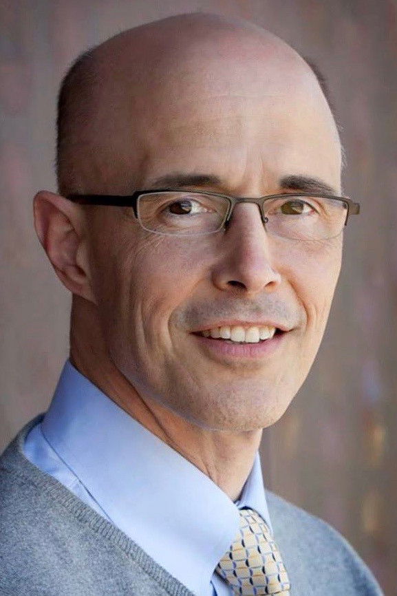 et billede af Jim B. Tucker