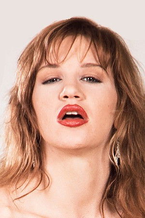 et billede af Ashley Bust