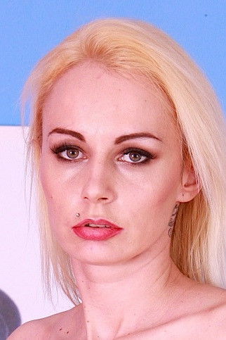 et billede af Roxy Lee