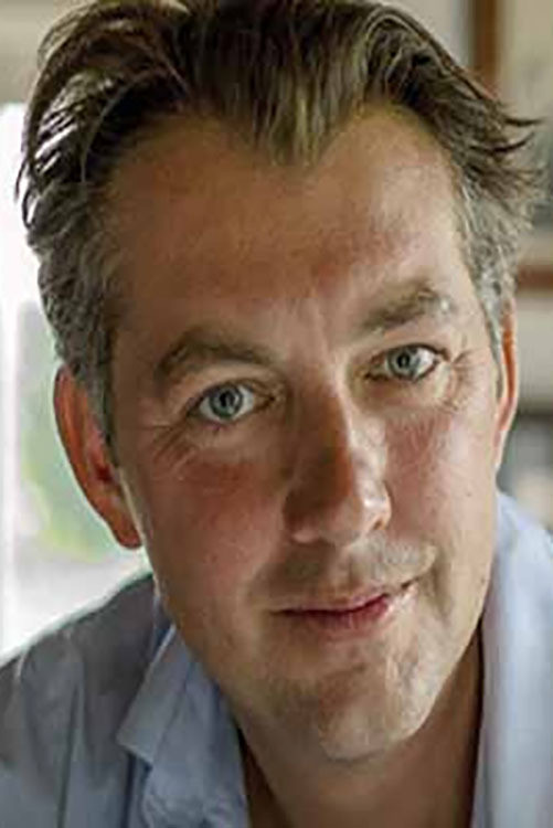 et billede af James Holland