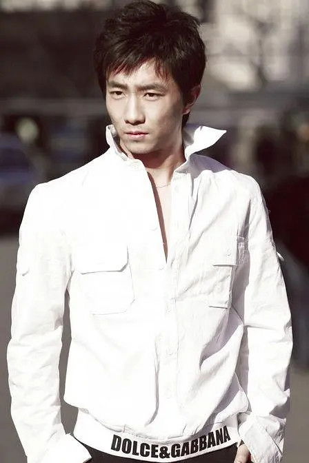 et billede af Yinglong Zhao