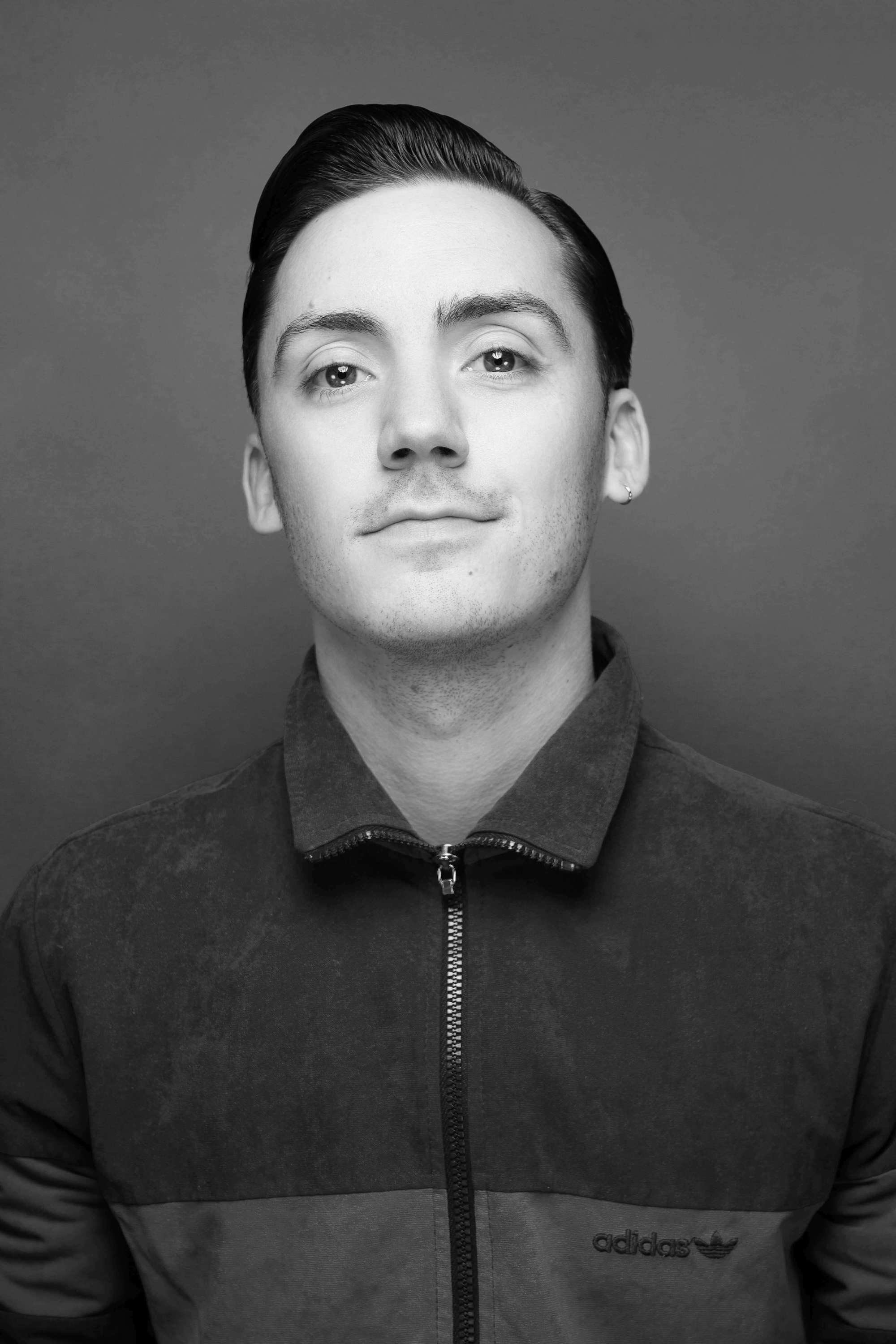 et billede af Drew McOnie